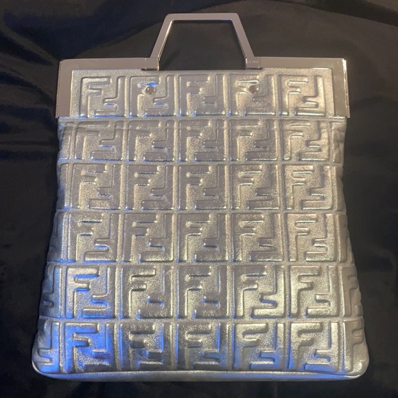 ! RARE FIND ! Brand new FENDI ‘Flap Foldover’ Bag in silver FF Mirror leather. - Picture 3 of 13